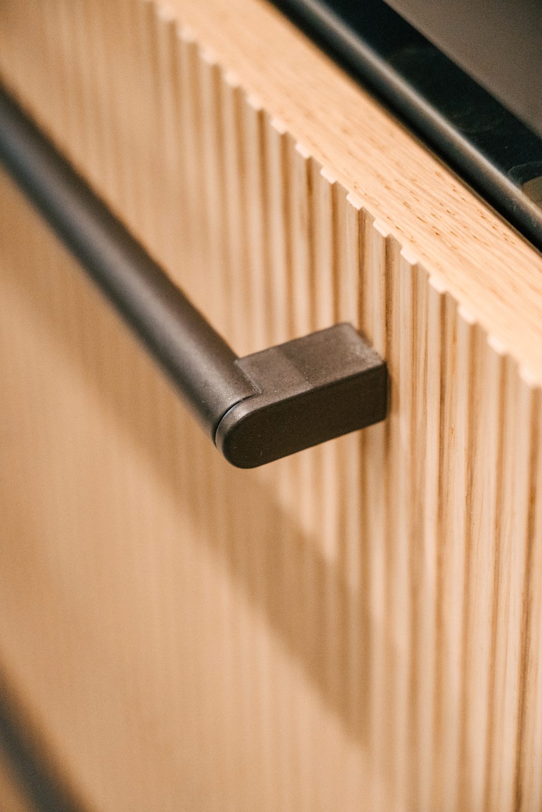 Façade cannelée en bois pour cuisine design italien