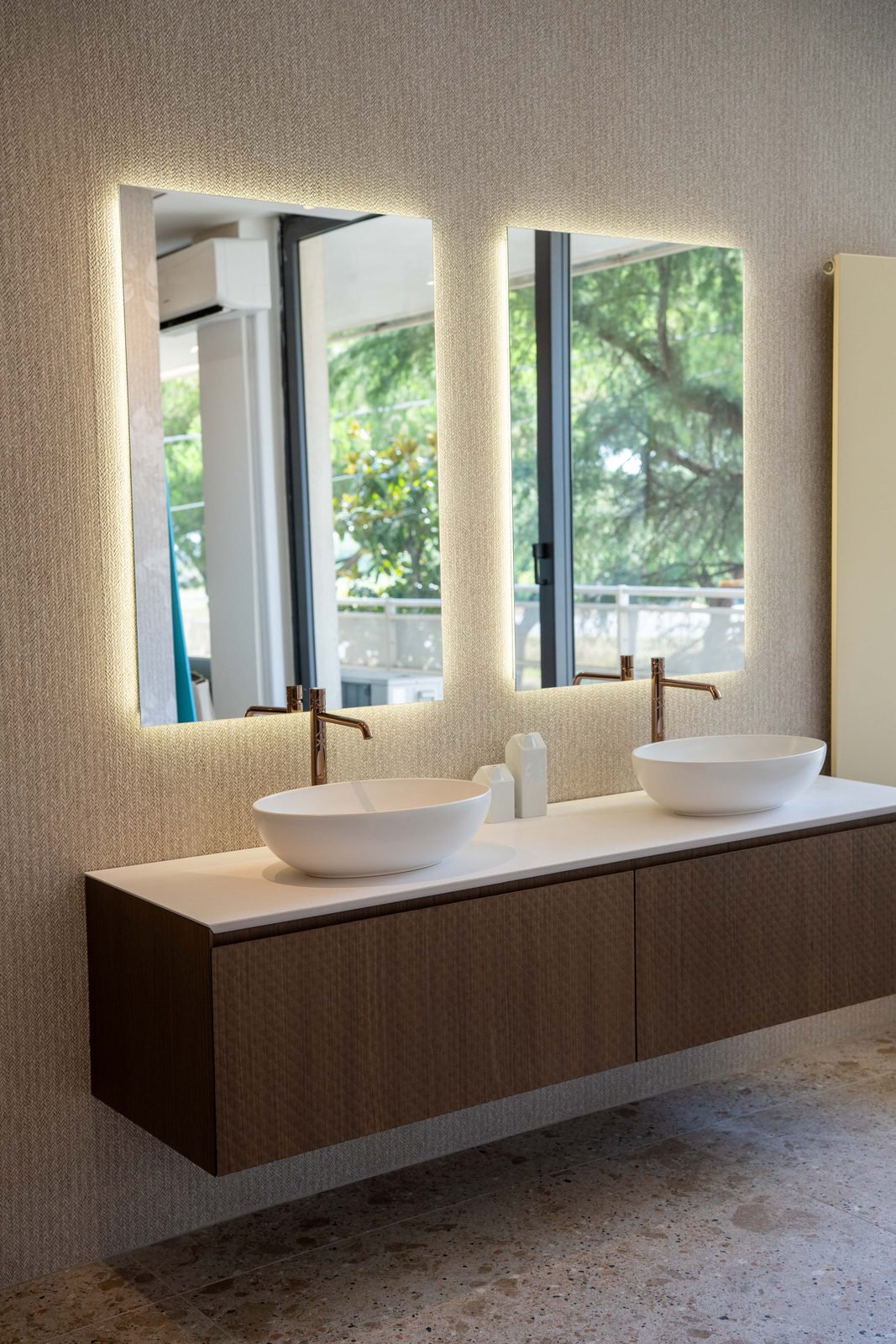 Salle de bain design italien BMT à Metz — double vasque bois