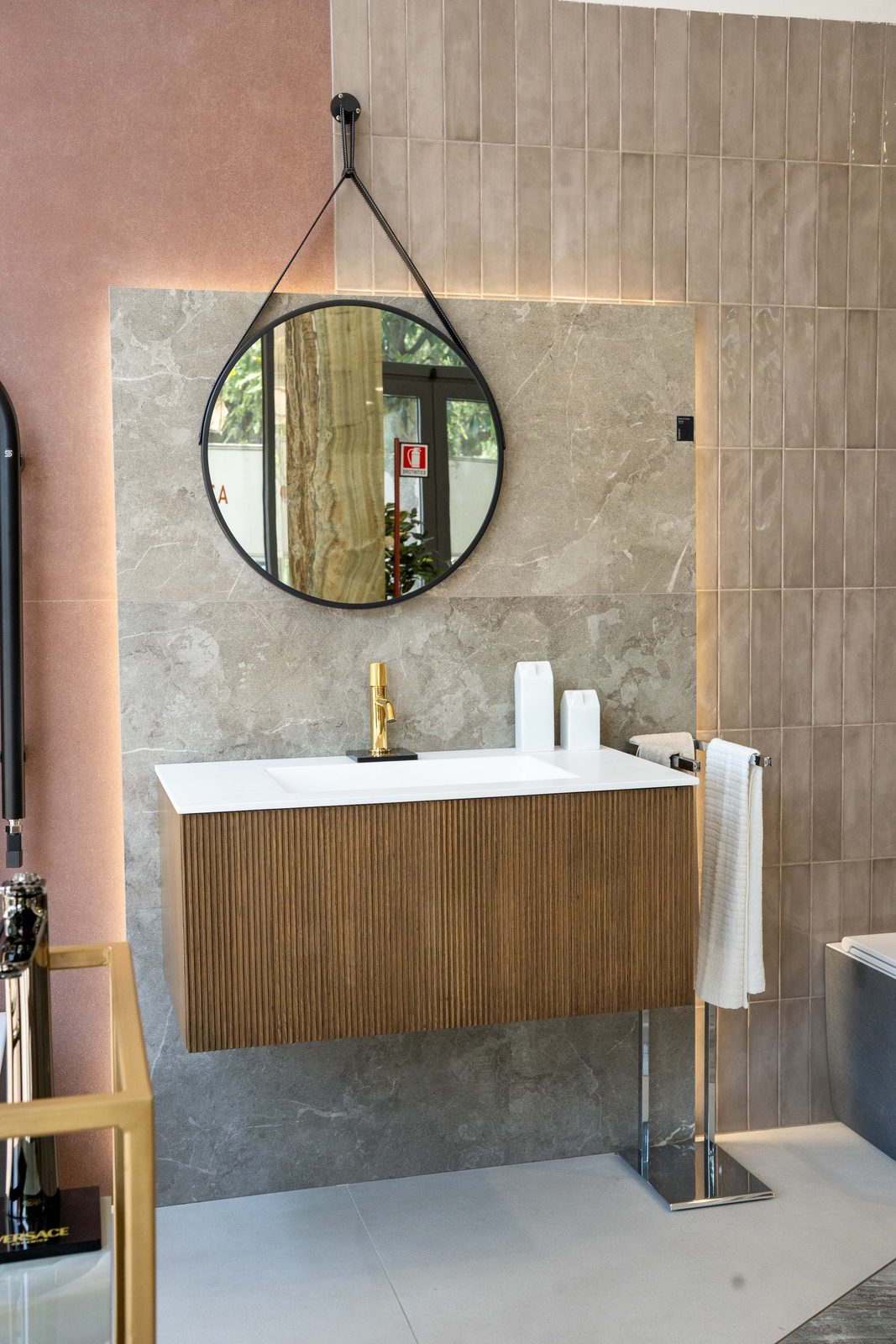 Meuble bois BMT et miroir rond